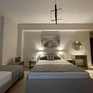 κάντε κράτηση εδώ